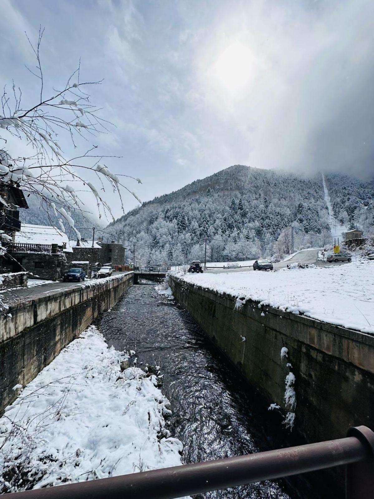 Hotel Valls Valira Os de Civís Dış mekan fotoğraf