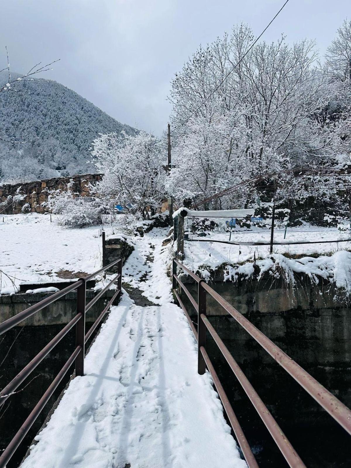 Hotel Valls Valira Os de Civís Dış mekan fotoğraf